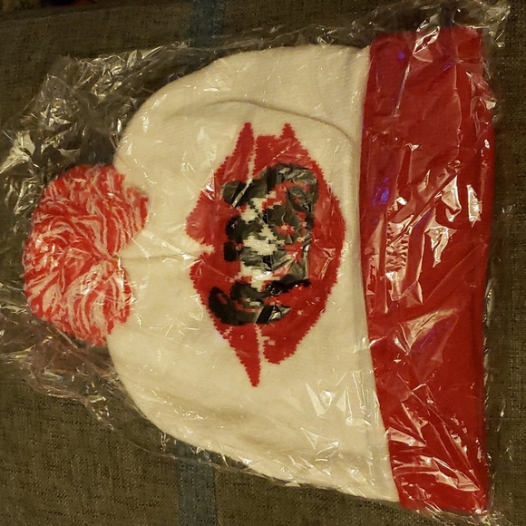 Valentine's Day White Knit Beanie with Lips & Kiss Graphic and a PomPom Trim - Picture 1 of 4